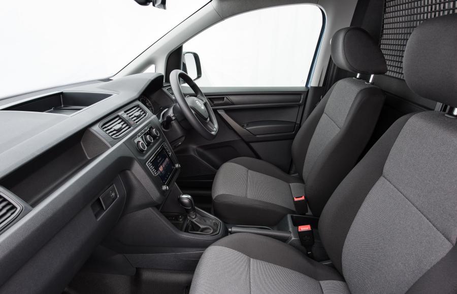 Интерьер Volkswagen Caddy Kasten Trendline 2015 года  (UK) (фото 4 из 40)